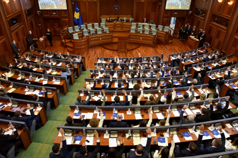 Kosova, Sırpların topraklarında anayasa değişikliği oylamasını yasakladı!