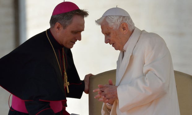 Eski Papa Benedict, Çocuklara Yönelik Cinsel İstismar Soruşturması Hakkında Yanlış İddiada Bulunduğunu Kabul Etti!