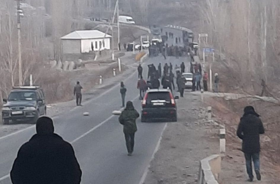 Kırgızistan-Tacikistan Sınırında Çıkan Çatışmada 6 Yaralı Olduğu Bildirildi!