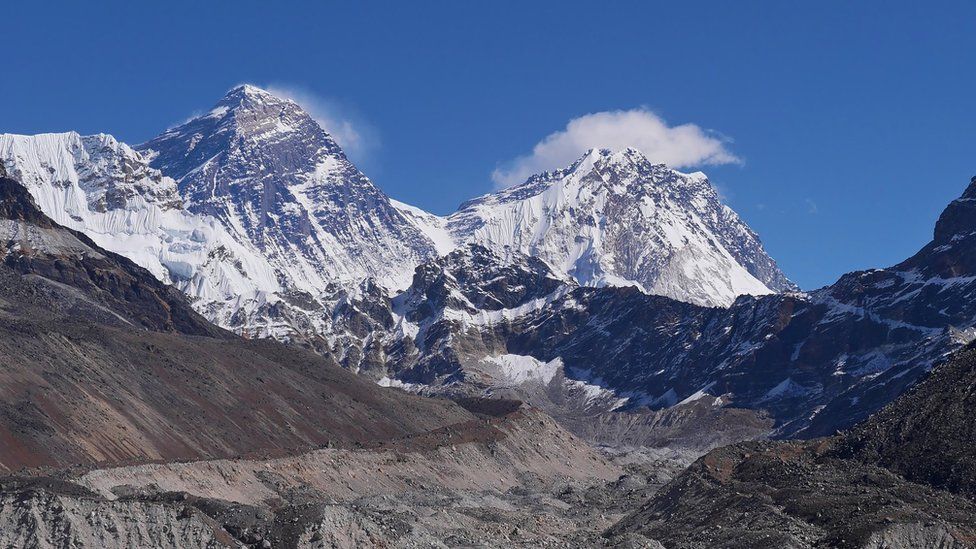 Yeni çalışma, Everest Dağının En Yüksek Buzulunun Hızla Eridiğini Gösteriyor!